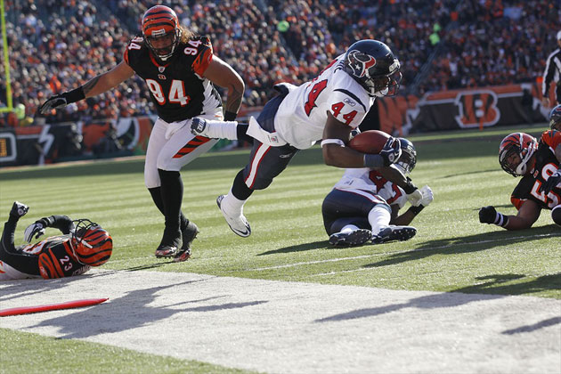 Houston Texans' Ben Tate runs agains Cincinnati Bengals' Reggie Nelson